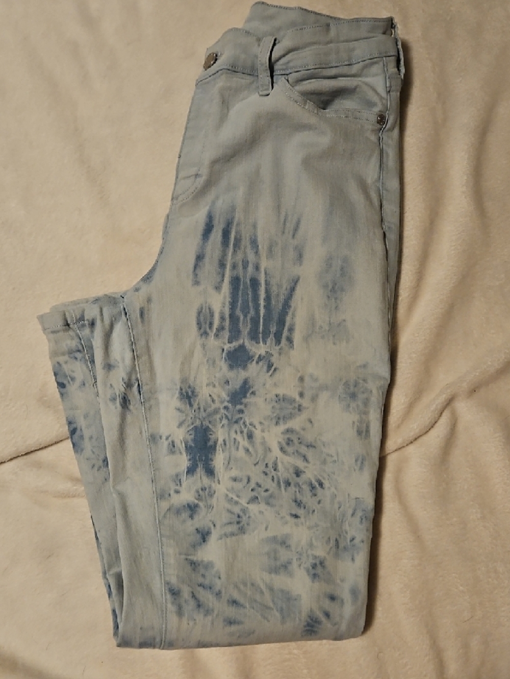 Jennifer Lopez Pale Blue Tie-Dye Skinny Jeans - Picture 4 of 5